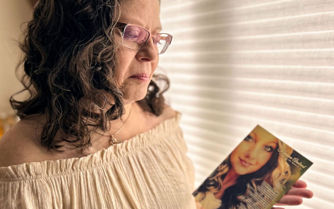 Deirdre Croal holding a photo of her daughter who was an organ donor